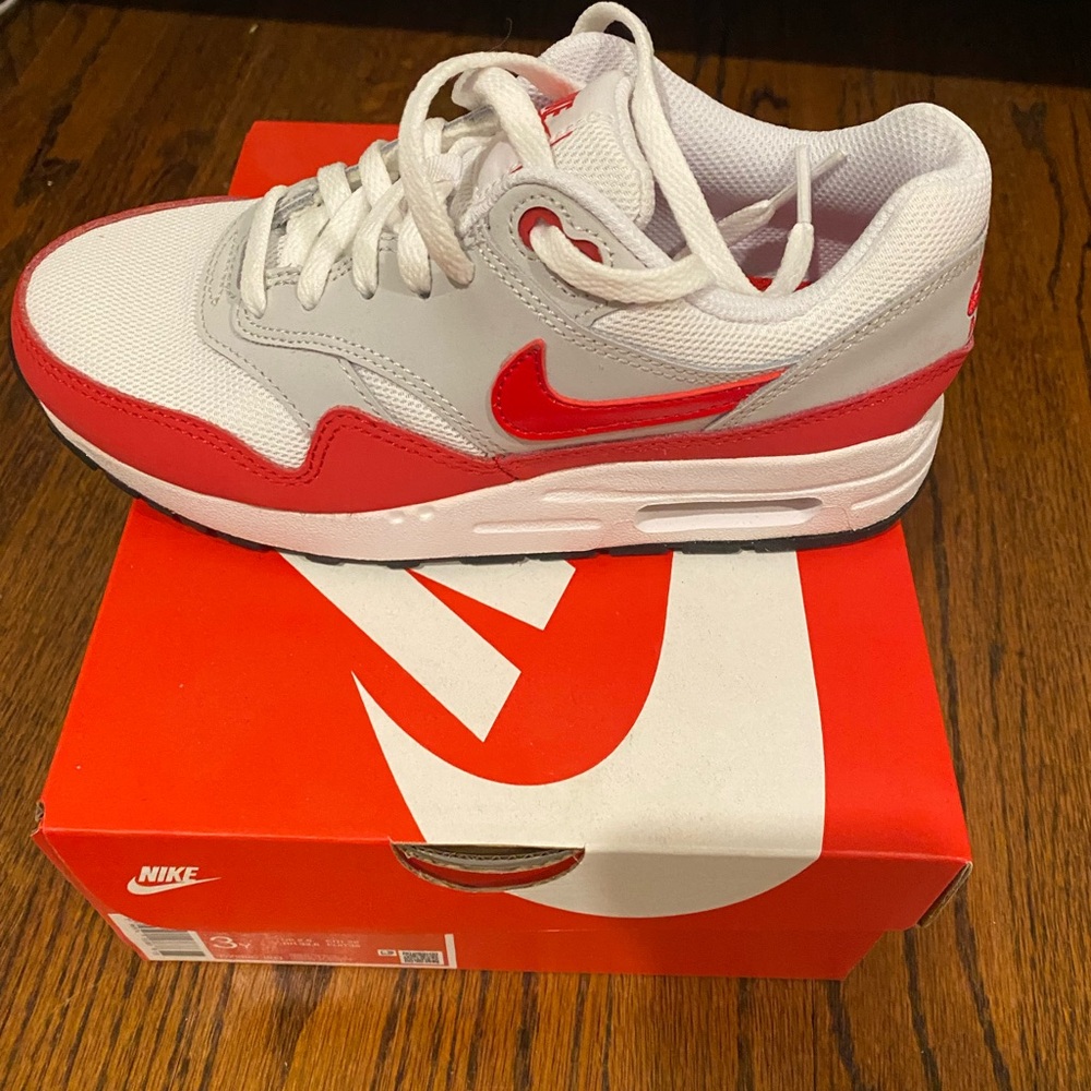 Nike Air Max 1 GS in Red and White